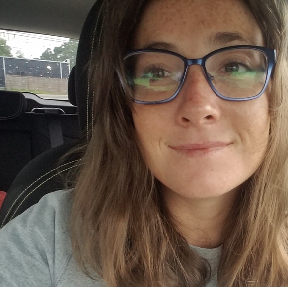 Meet your Posher, Allison - Picture 2 of 2